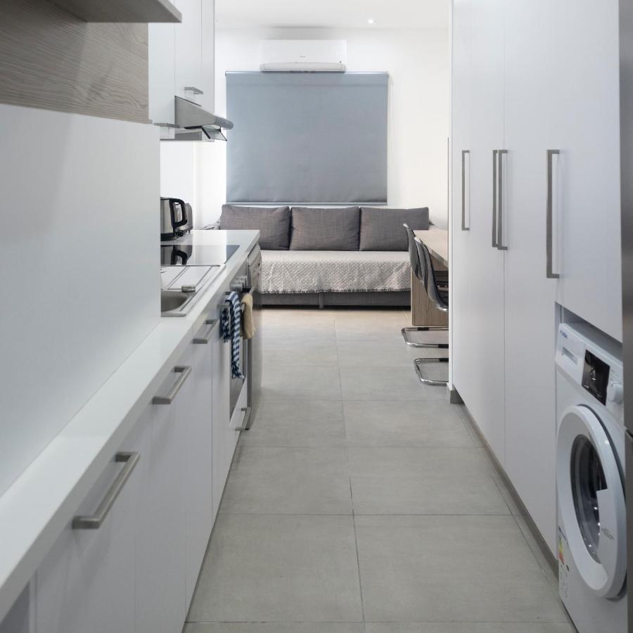 Lovely 2 Bed Apartment In Larnaca City Centre 외부 사진